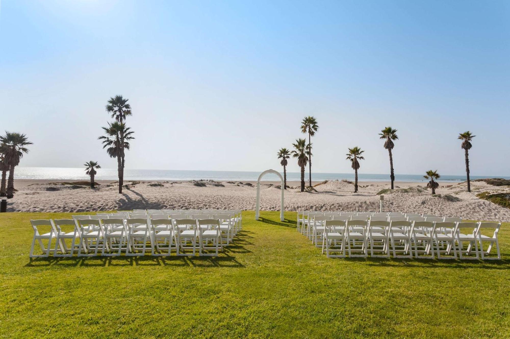 Zachari Dunes On Mandalay Beach, Curio Collection By Hilton Oxnard Exterior foto