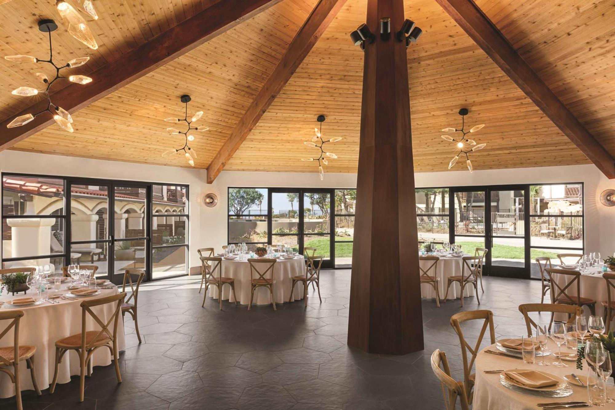 Zachari Dunes On Mandalay Beach, Curio Collection By Hilton Oxnard Exterior foto